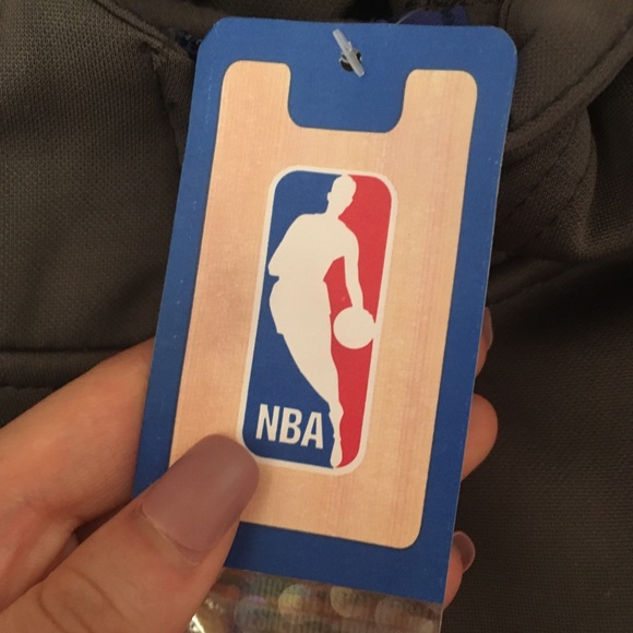 Kid's Detroit Pistons basketball hoodie - Picture 3 of 3